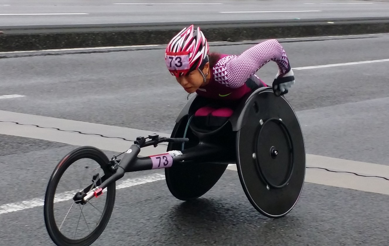 前の選手を追う土田選手